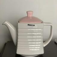 قوری سرامیکی رنگ سفید با درب صورتی