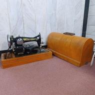 چرخ خیاطی قدیمی