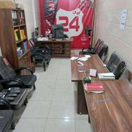 به تعدادی همکار پیک موتوری و ماشین