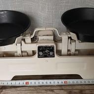 ترازو دکوری فلزی درحدنو