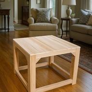 کرسی چوبی و هیزم