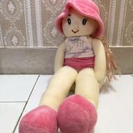 تعدادی عروسک