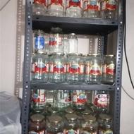 تعداد زیادی شیشه های مربا ورب وسس