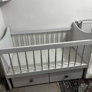 تخت کودک کاملا سالم و تمیز