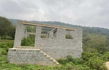 200 متر زمین‌ با بنای نمیکاره