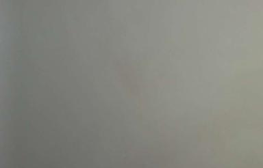 اجاره ی یک اتاق در طبقه ی بالا ، خانم پیرزن در پایین هست .