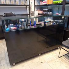 میز داخل فروشگاه