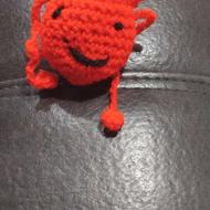 تزئینی به عنوان جاسوئیچی و سنجاق سر و کش مو