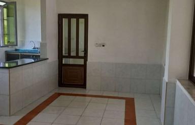 مغازه 100 متری با دفترکار یا سوئیت. به همراه سرویس بهدلشتی