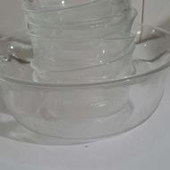 تعدادی ظروف پذیرایی