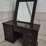 کنسول شکیل جادار بااینه بزرگ