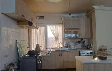 یک واحد آپارتمان در مهرگان گلسرخ طبقه پنجم