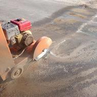 کاتر آسفالت بر سنگ فرش بر