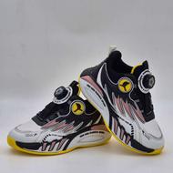 به دو فروشنده جهت کار در کفش فروشی بچه گانه نیازمندیم