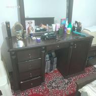 تخت خواب وکنسول اینه