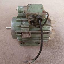 الکتروموتور 1 اسب برند VEM آلمان شرقی.