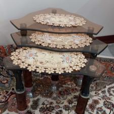 میز عسلی شیشه ای سه تایی در حد نو