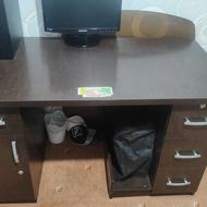 میز کامپیوتر .تحریر