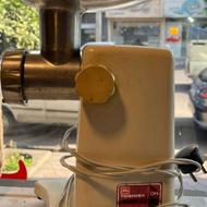 چرخ گوشت برند توشیبا با تمام لوازم کاملا سالم و تمییز