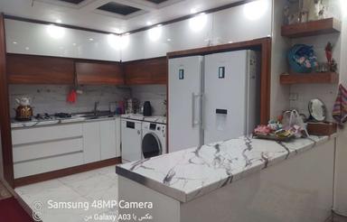 طبقه همکف حیاط داره ولی مشترک نیست