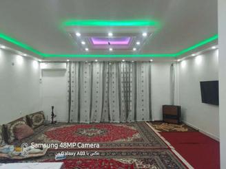 آپارتمان 5طبقه هست طبقه همکف 150متر حیاط داره بفروش میرسد