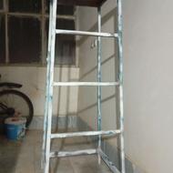 چهار پایه ی آهنی بسیار محکم