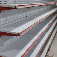 قفسه وسط مغازه