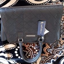 کیف اکبند و تعدادی کفش نو