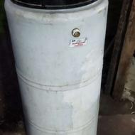 مخزن آب 300 لیتری ایستاده کاملا سالم