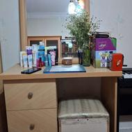 میزآرایش همراه با صندلی