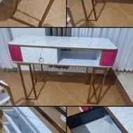 میز ناخن همراه با استند