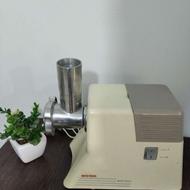 دو چرخ گوشت و یک آبمیوه گیری 1500