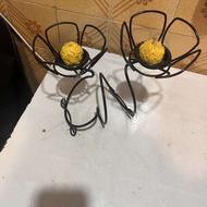 جا شمعی فلزی طرح گل با شمع