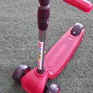 اسکوتر به دلیل تک بودن