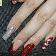 خدمات کاشت ناخن با ژل و با کیفیت ترین متریال