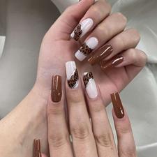 خدمات تخصصی کاشت و ترمیم ناخن