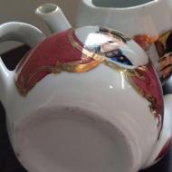 یک جفت قوری قدیمی