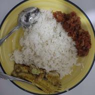 خانوم مجرد برای آشپزی و نظافت منزل