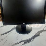 فروش یک عدد مانیتور کامپیوتر جنس LG
