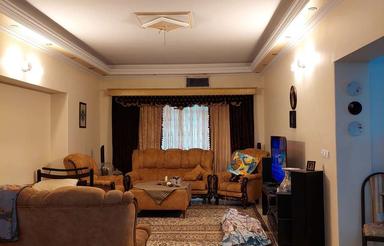 240 متر اپارتمان قدیمی ساز در بالای میدان ولیعصر