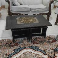 یک میز و عسلی