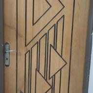 درب چوبی اتاق وحمام