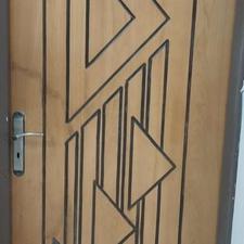 درب چوبی اتاق وحمام