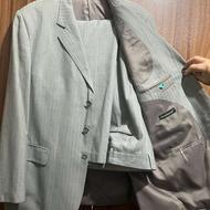 سه دست کت وشلوار سایز 52 یک عدد شلوار سایز 50 دو عدد پیراهن