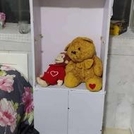 یه کمد که میشه به عنوان کتابخونه استفاده کرد طبقه ام داره