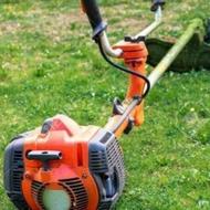 با غباری چمن زنی به صورت حرفی