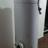 آبگرمکن ایستادە