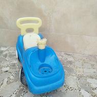 ماشین اسباب بازی فرمانش شکسته اما جنس محکم داره