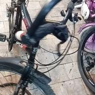 یک دوچرخه 24 بدنه مشکی