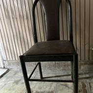 صندلی فلزی پشت چرم